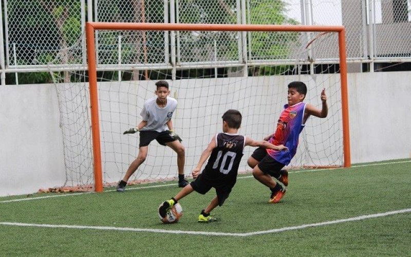 Em clima de Copa, projeto leva atividades esportivas para alunos de escolas públicas de Manaus