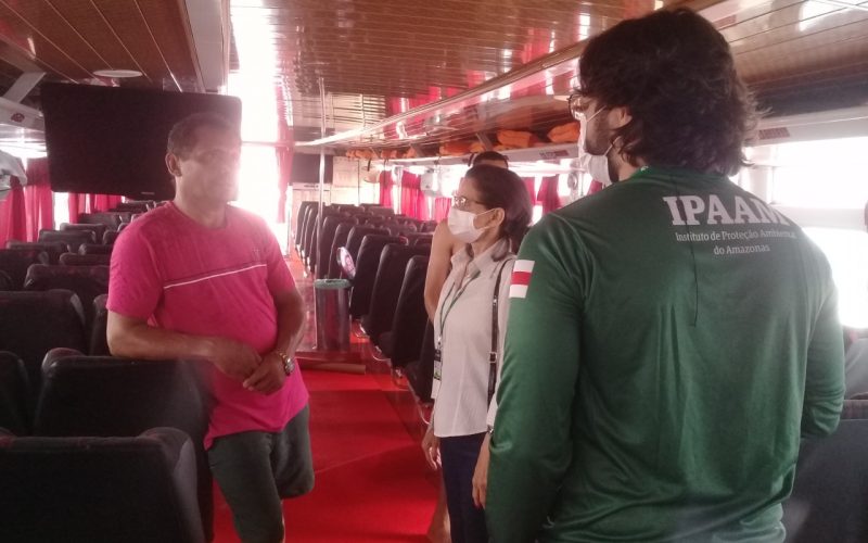 Ipaam realiza ação educativa em barcos com destino à Parintins