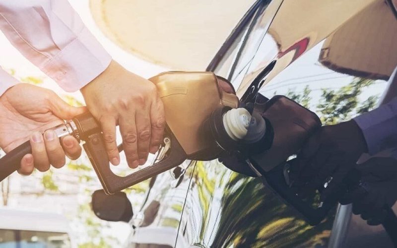Preço da gasolina caiu 17,4% e litro custa R$ 5,89 em média no Brasil
