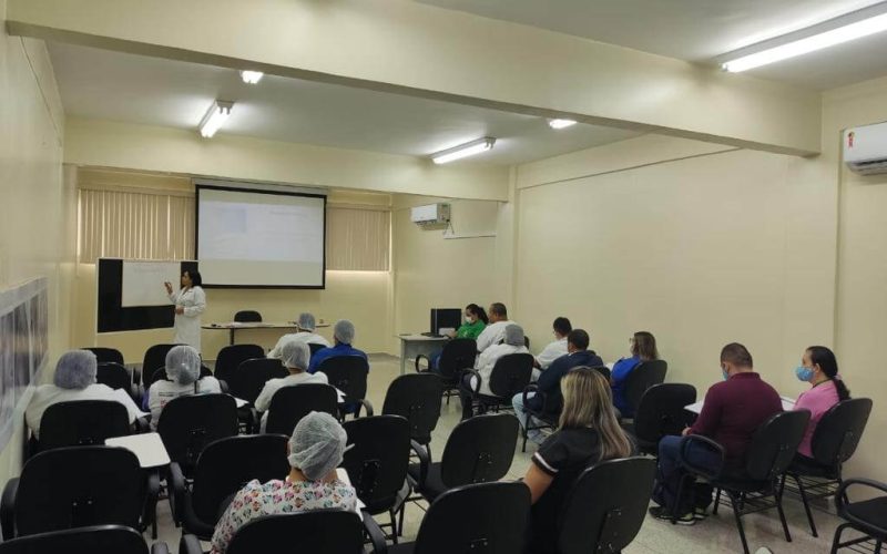 Prefeitura de Manaus promove curso de Cálculo, Diluição e Estabilidade de Medicamentos na Maternidade Moura Tapajóz