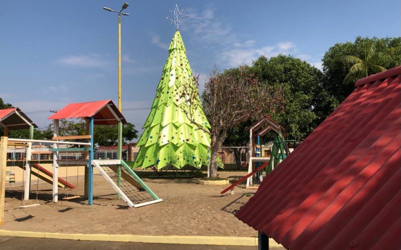 Prefeitura de Parintins realiza chegada do Papai Noel