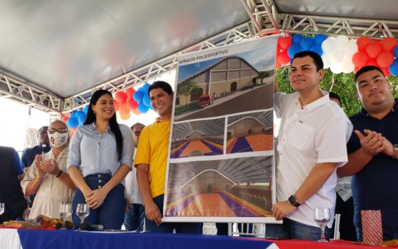 Bi Garcia e Saullo Vianna assinam ordem de serviço da construção do ginásio do Colégio do Carmo