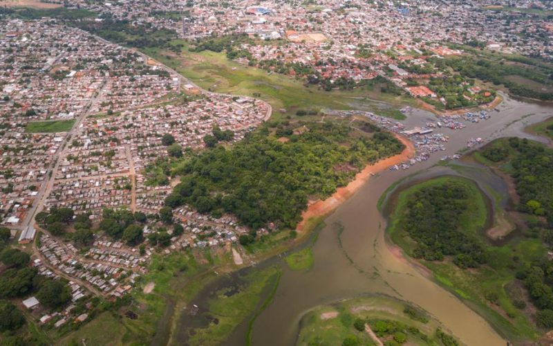 Vista aérea dos bairros Itaúnas em Parintins