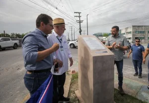 Wilson Lima entrega rua Desembargador Anísio Jobim, via de acesso ao futuro Parque Encontro das Águas