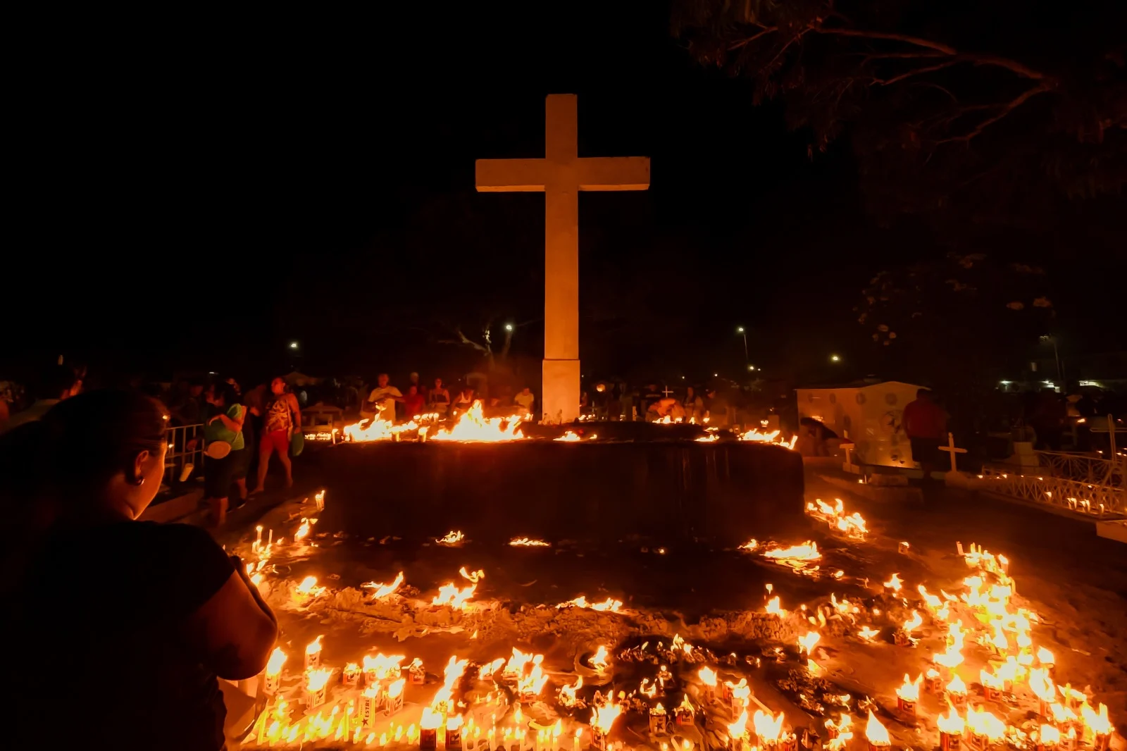 Alumiação: Dia de Finados é marcado por homenagens em Parintins