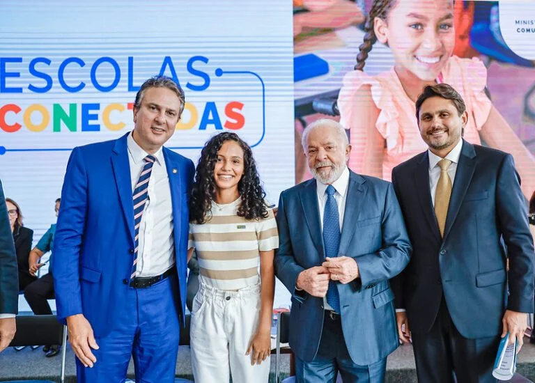Aluna da rede estadual de ensino representa o Amazonas em lançamento de programa do MEC 15 Aluna da rede estadual de ensino representa o Amazonas em lançamento de programa do MEC