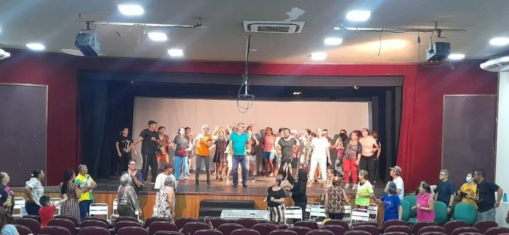 Alunos do Liceu Cláudio Santoro apresentam espetáculo que resgata músicas dos anos 80 2 Alunos do Liceu Cláudio Santoro apresentam espetáculo que resgata músicas dos anos 80