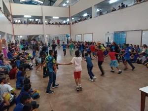 Alunos Se Jogam Na Folia Durante Carnaceti 2023