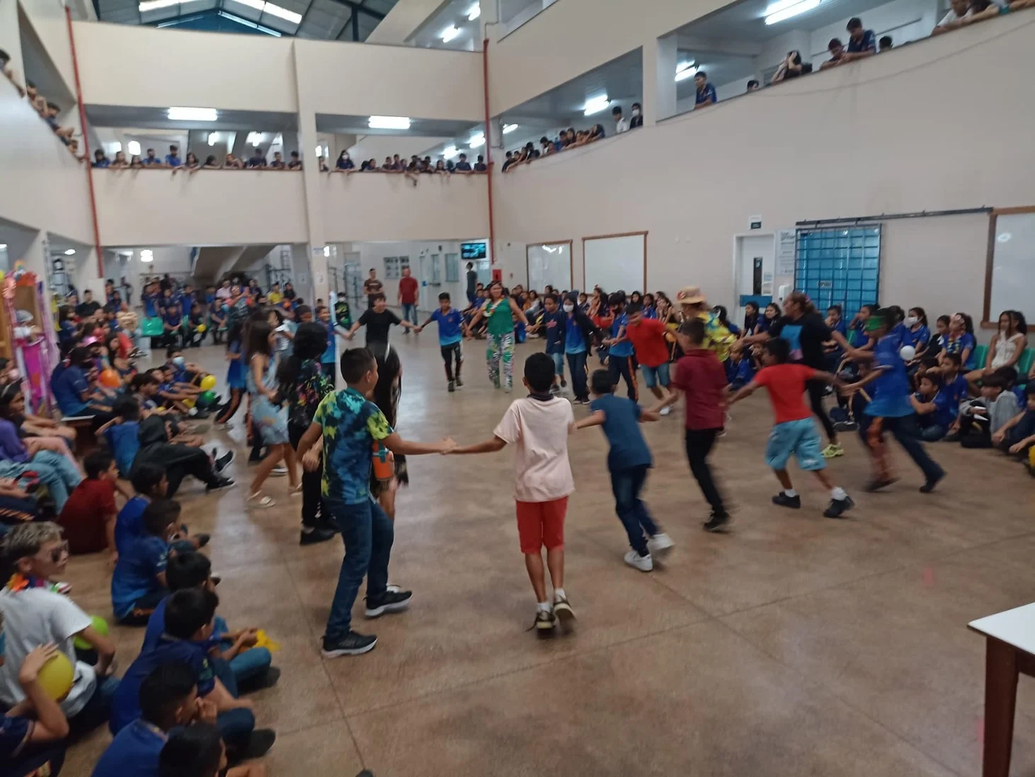 Alunos Se Jogam Na Folia Durante Carnaceti 2023