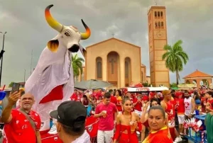 Alvorada do Garantido 2023: mesmo com chuva, pane elétrica, multidão entra em êxtase em Parintins