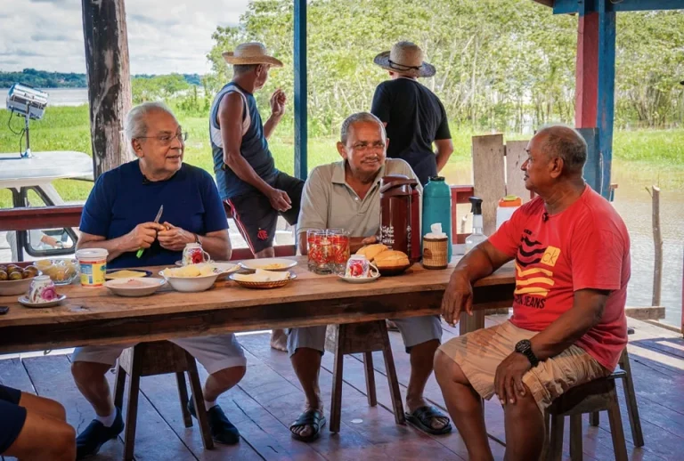 Amazonino, Em Clima De Sextou, Desmente Fake News E Esbanja Vitalidade