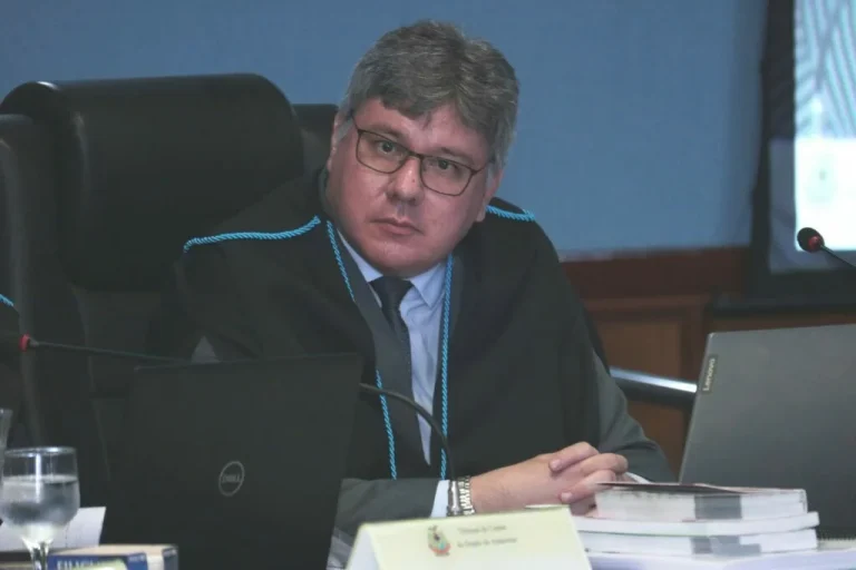 Auditor do TCE-AM mantém suspensão de auto de vistoria do Corpo de Bombeiros à empresa