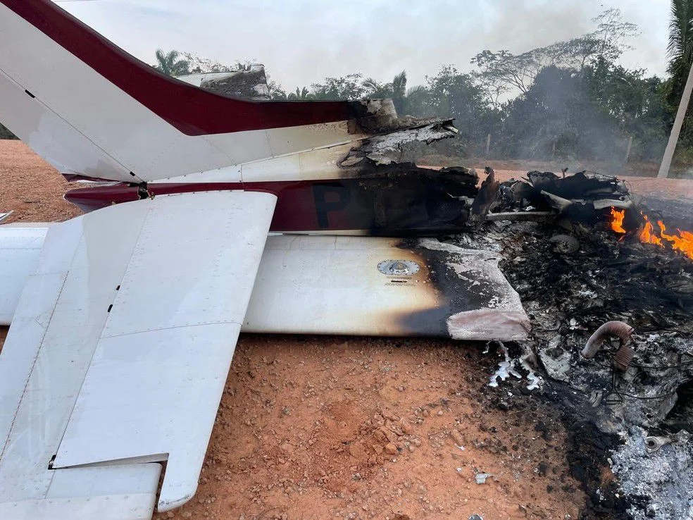 Avião que pegou fogo na BR-319 foi interceptado pela FAB