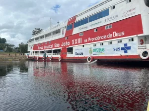 Barco São João XXIII soma 355 atendimentos no primeiro dia de expedição, em Novo Airão
