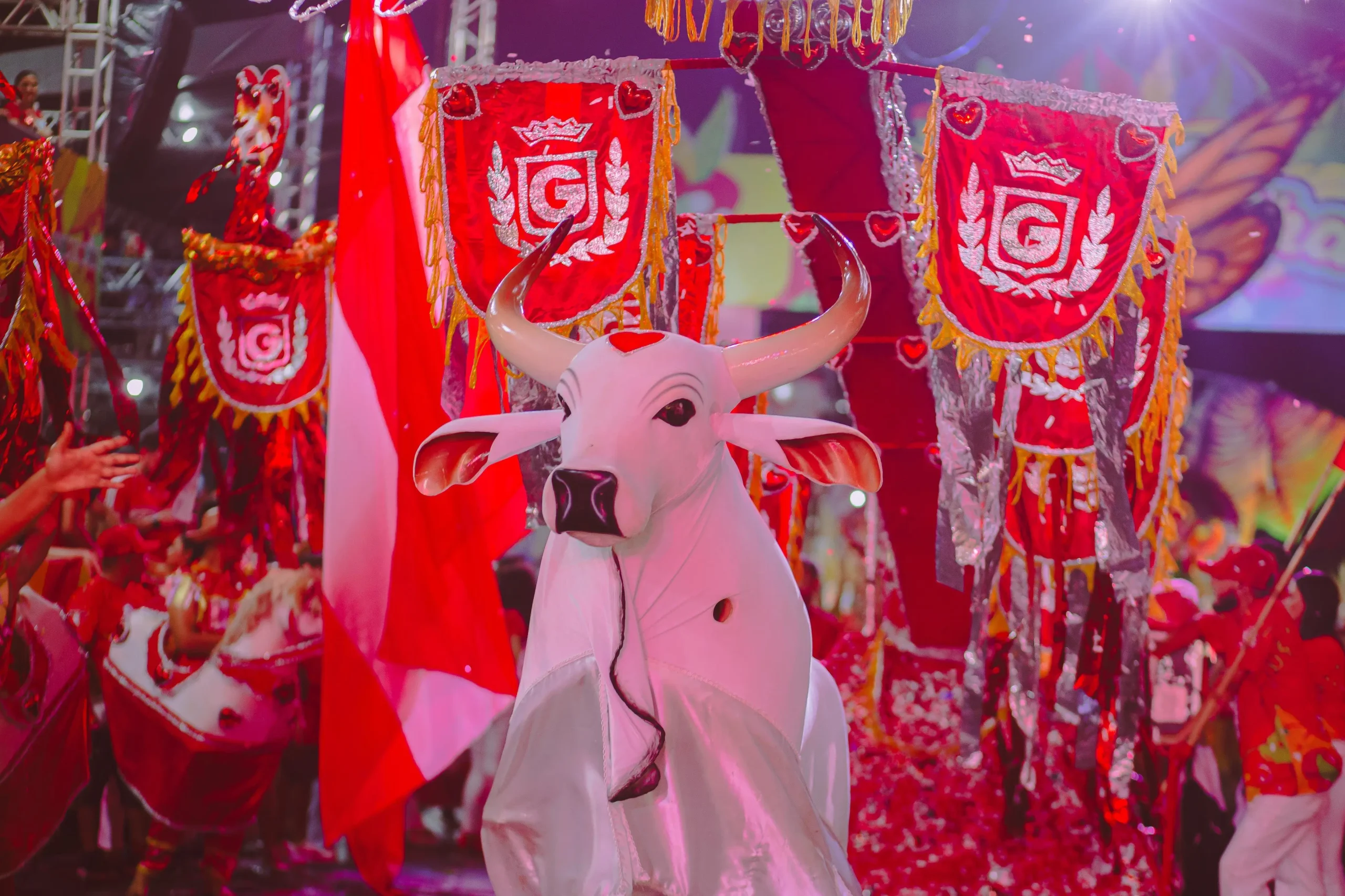 Boi Garantido brilha e agita multidão no Carnaboi 2025 em Parintins