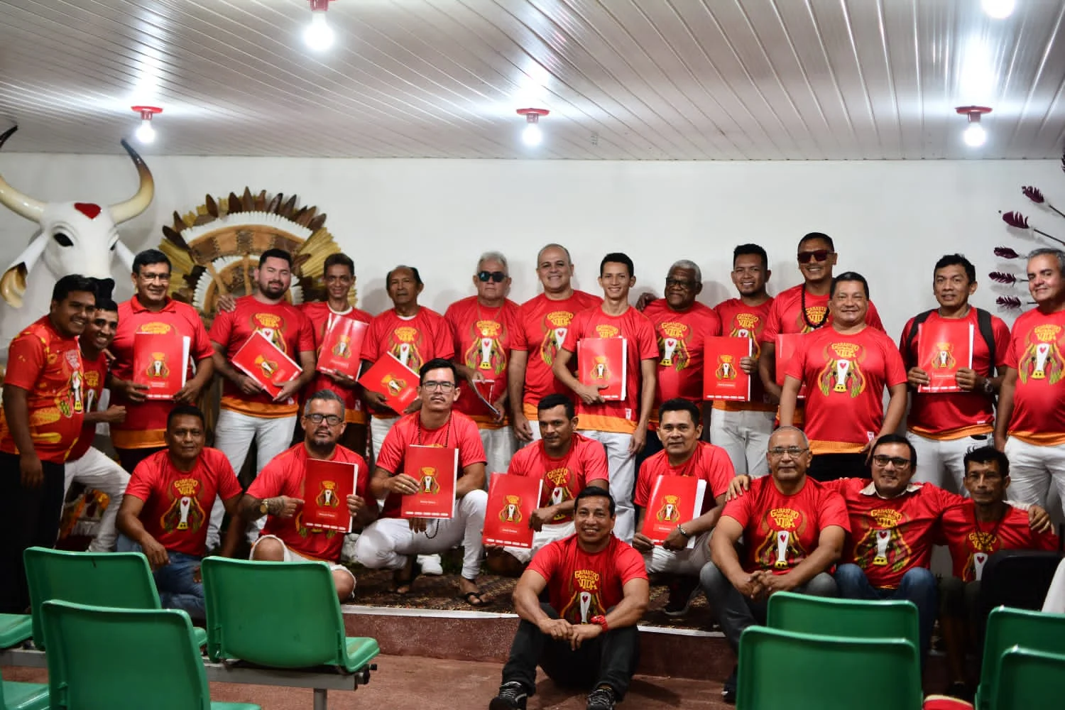 Boi Garantido entrega projeto aos 13 artistas para construção das alegorias