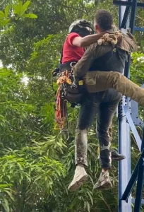 Bombeiros resgatam homens presos em caixa d’água a 20 metros de altura após intoxicação por solvente durante pintura