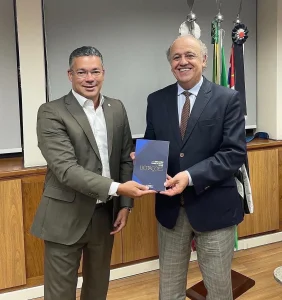 Buscando trocar experiências, ouvidor do TCE-AM visita Tribunais de Contas de São Paulo