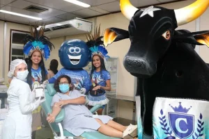 Caprichoso Faz Pocket Show Para Homenagear Doadores De Sangue Em Manaus