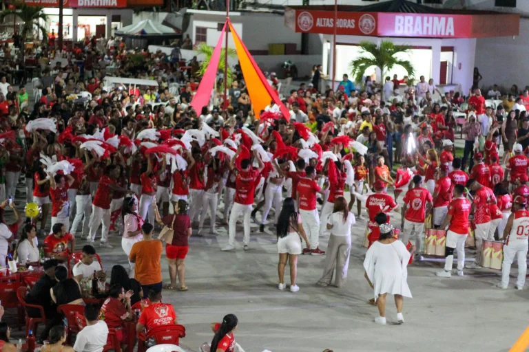 Carnaboi Vermelho e Branco