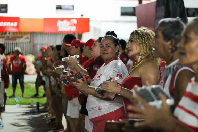 Carnaboi Vermelho e Branco