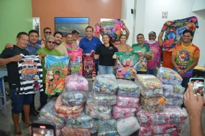 Prefeitura De Parintins Entrega Abadás Aos Blocos Das Chaves Irreverentes E Especiais Do Carnailha 2025