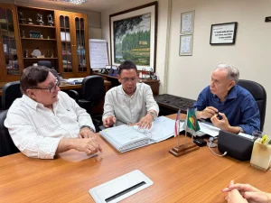 Ciama entrega a prefeitura do município de Silves o projeto arquitetônico do Mirante do Cristo