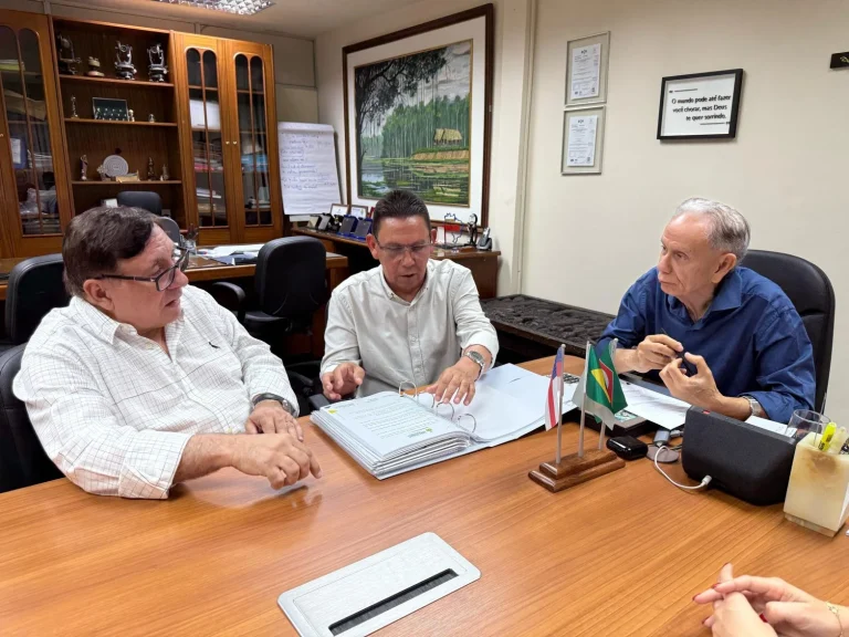 Ciama entrega a prefeitura do município de Silves o projeto arquitetônico do Mirante do Cristo