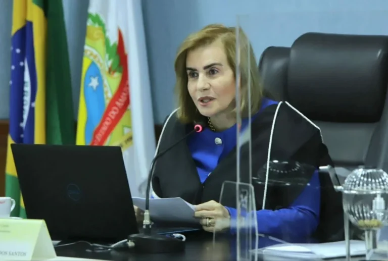 Conselheira Do Tce Am Suspende Pregão Da Uea Em Tabatinga