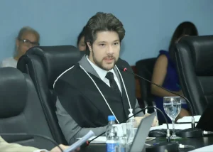 Conselheiro do TCE-AM suspende licitação de Coari por irregularidade