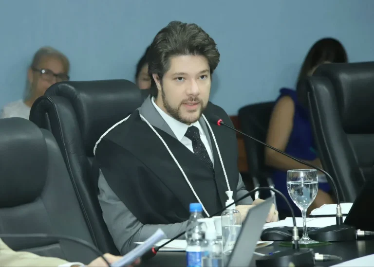 Conselheiro do TCE-AM suspende licitação de Coari por irregularidade