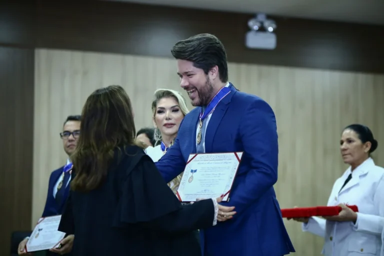 Conselheiro Fabian Barbosa é Homenageado Pelo Tre Com Medalha Do Mérito Eleitoral