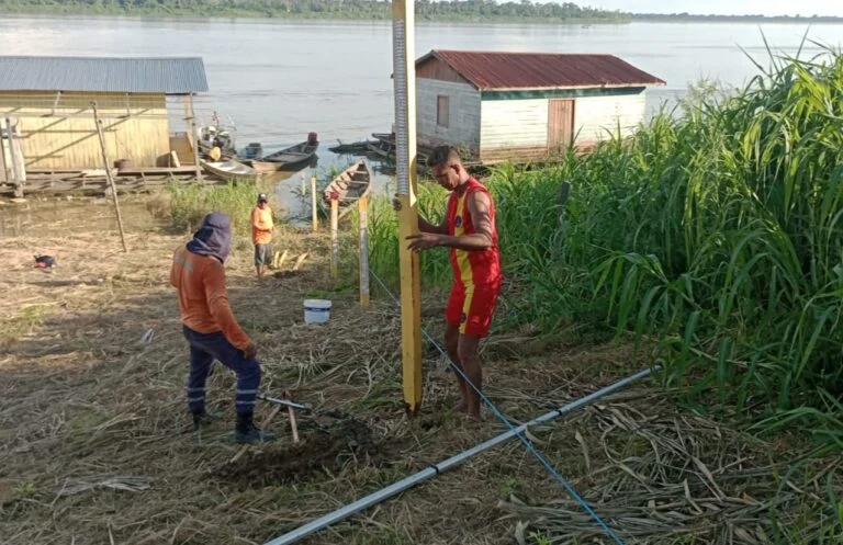 Defesa Civil do Amazonas instala nova estação de monitoramento de nível dos rios em Tonantins