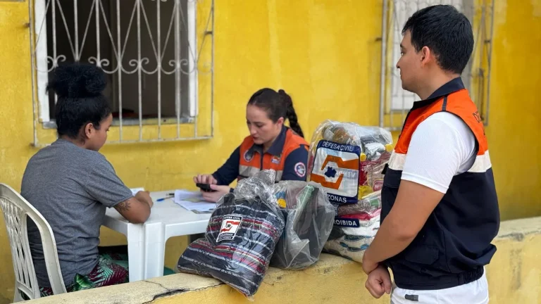 Defesa Civil do Amazonas presta ajuda humanitária a 150 famílias afetadas pelas chuvas em Manaus
