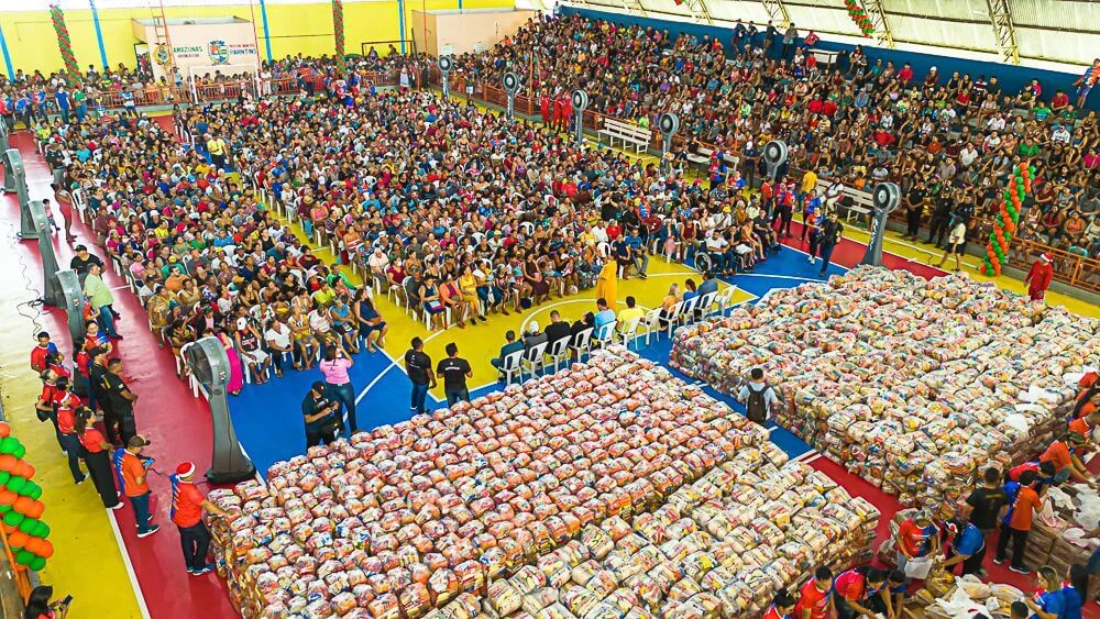 Deputada Mayra Dias conclui primeiro ano de mandato com ações sociais e apoio a casamento coletivo em Parintins