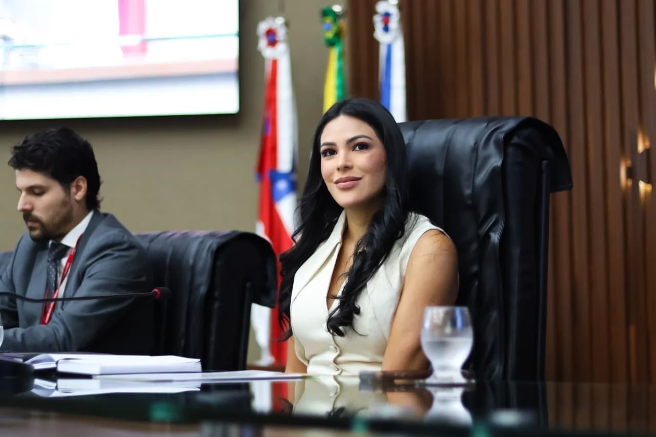 Deputada Estadual Mayra Dias (avante)