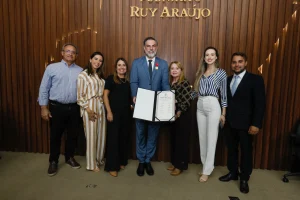 Diretor Jurídico do TCE-AM é agraciado com Medalha Ruy Araújo