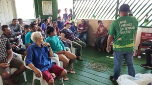 Em Canutama, extrativistas recebem orientação sobre extração de látex e óleos vegetais