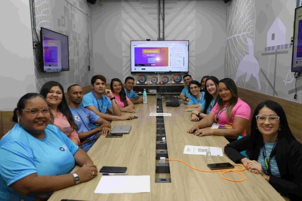 Em dia de socialização, escolas estaduais apresentam experiências exitosas com a plataforma “Scratch” 4 Em dia de socialização, escolas estaduais apresentam experiências exitosas com a plataforma “Scratch”