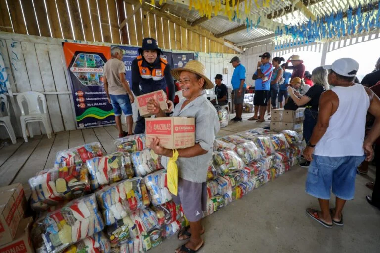 Em Manacapuru, Wilson Lima coordena entrega de ajuda humanitária a mais 3 mil famílias