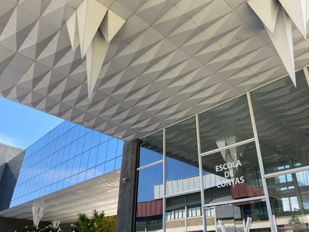 Escola de Contas do TCE-AM inicia curso sobre licitações sustentáveis e plano de logística sustentável