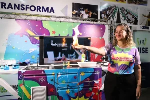 Escolas da rede estadual de ensino recebem laboratório móvel de ciência