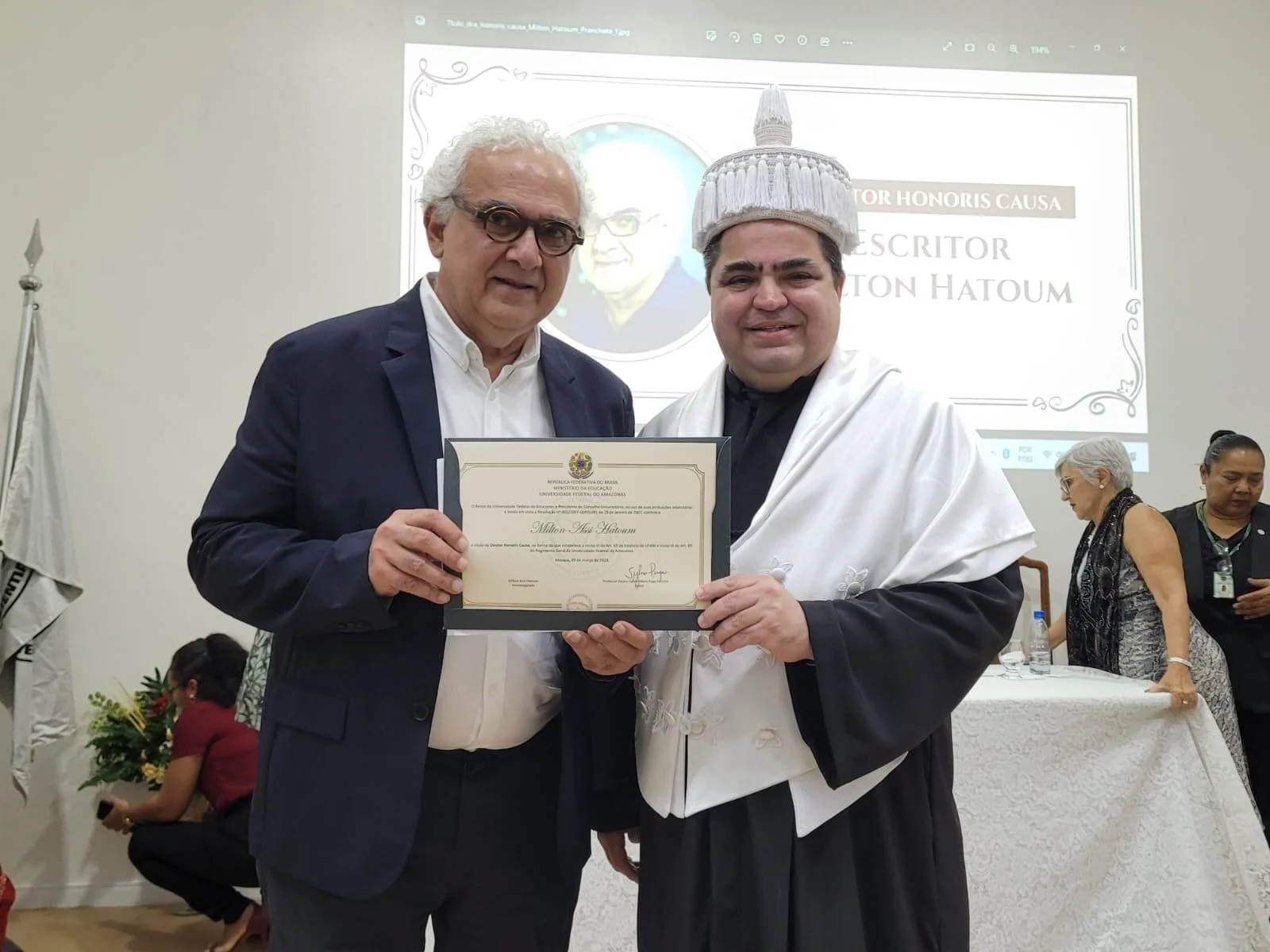 Escritor amazonense Milton Hatoum recebe título Doutor Honoris Causa 21 Escritor amazonense Milton Hatoum recebe título Doutor Honoris Causa