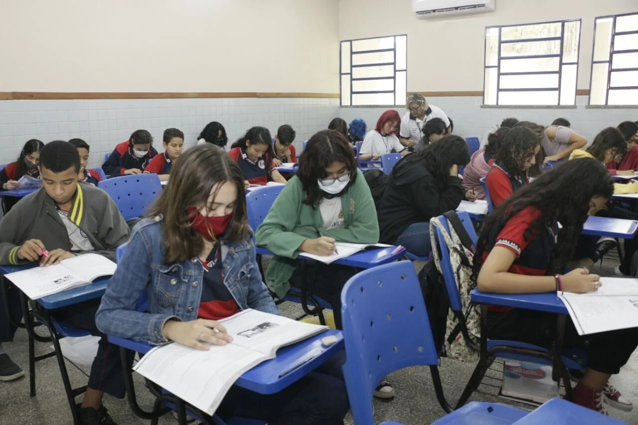 Estudantes da rede pública estadual passam por Avaliação de Verificação de Aprendizagem 11 Estudantes da rede pública estadual passam por Avaliação de Verificação de Aprendizagem