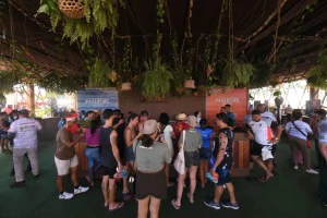 Festival de Parintins 2025: Amazonastur lança roteiro especial para turistas de primeira viagem