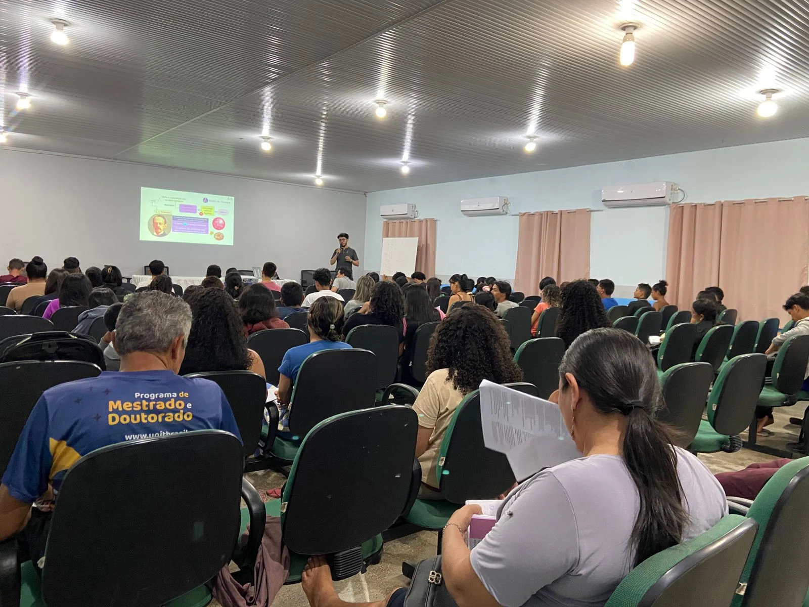 Futuro universitário: Alunos do Pré-vestibular Social da Prefeitura de Parintins encaram provas da UEA