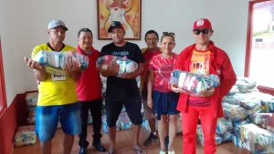 Garantido realiza ação social para beneficiar trabalhadores com cestas básicas de alimentos