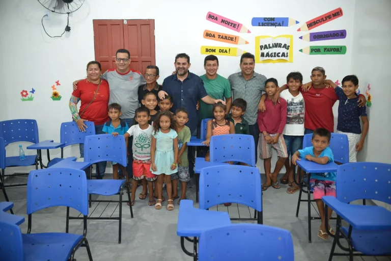 Glenio Seixas Entrega Escola Revitalizada No Lago Do Estádio Pela Prefeitura De Barreirinha