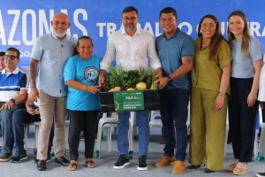 Governador Wilson Lima entrega mais de 40 toneladas de alimentos para famílias em situação de vulnerabilidade