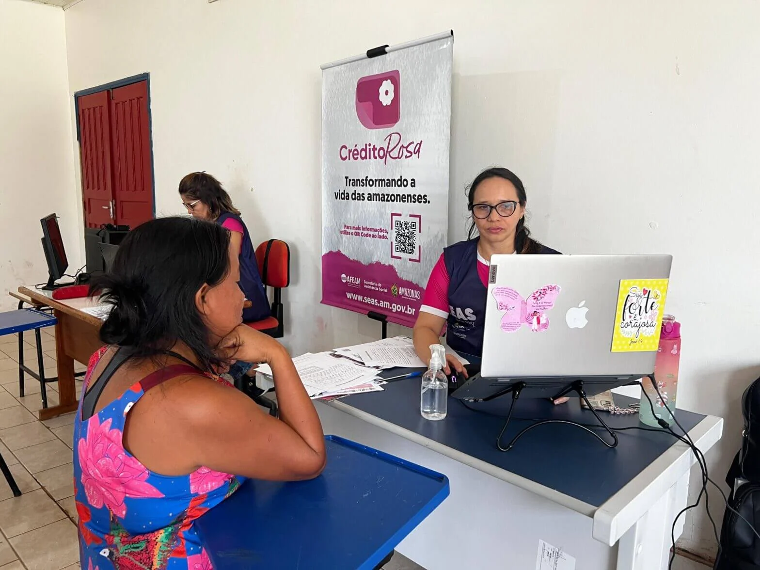 Governo Do Amazonas Leva Atendimento Do Programa Crédito Rosa Para Barreirinha